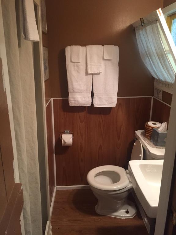 Amber Lantern One-Bedroom Cottage Лейк Джордж Екстериор снимка